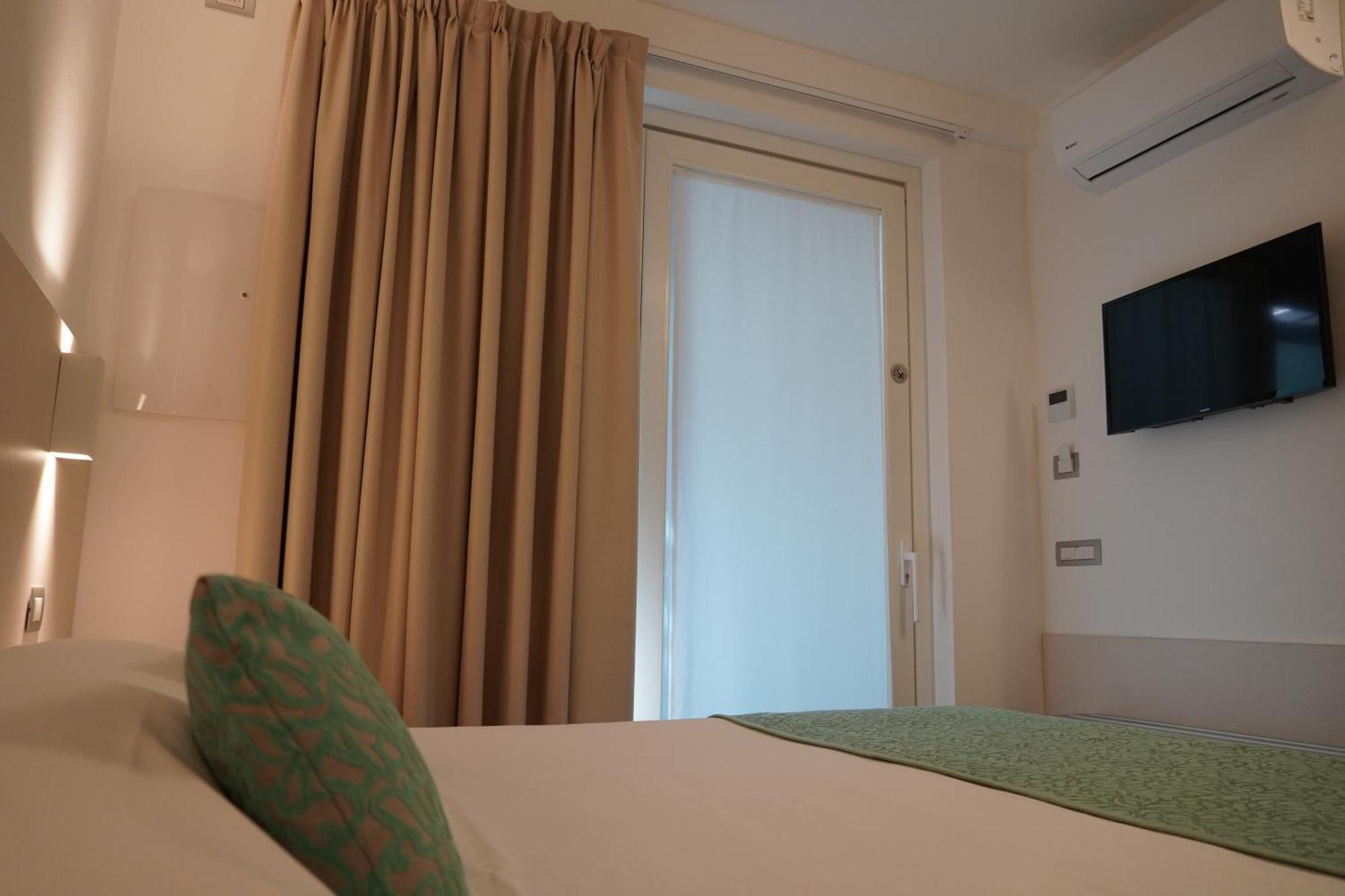 Hotel Ponti Angera Exterior photo