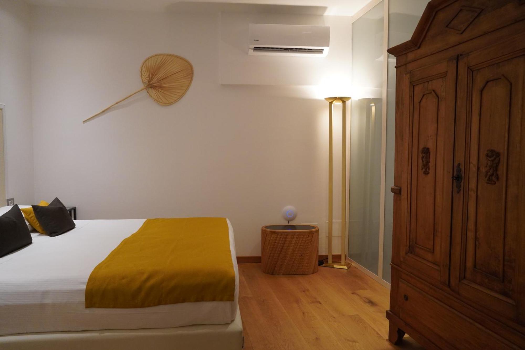 Hotel Ponti Angera Exterior photo