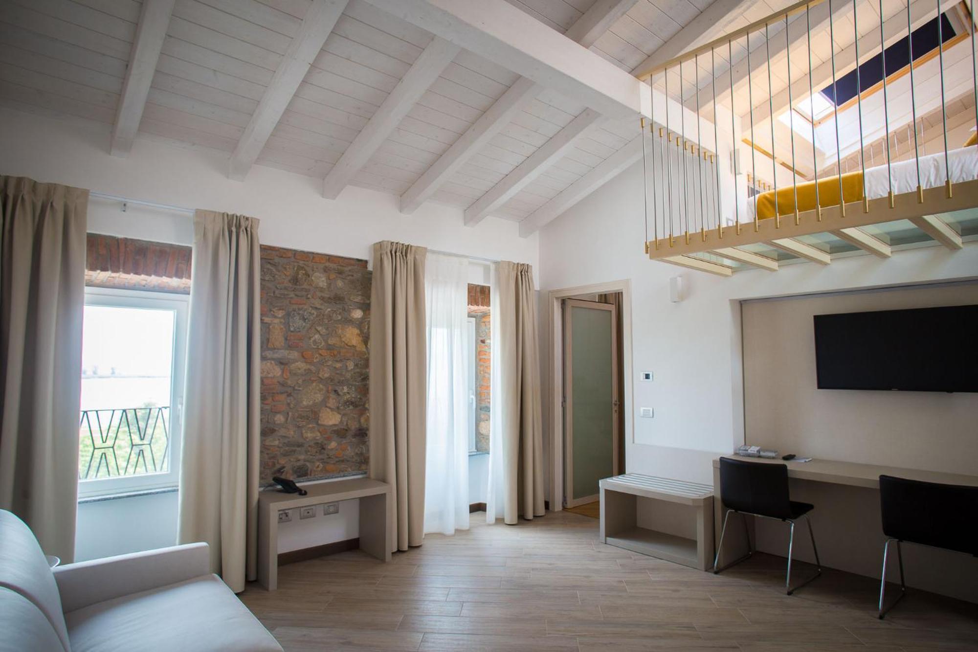 Hotel Ponti Angera Exterior photo